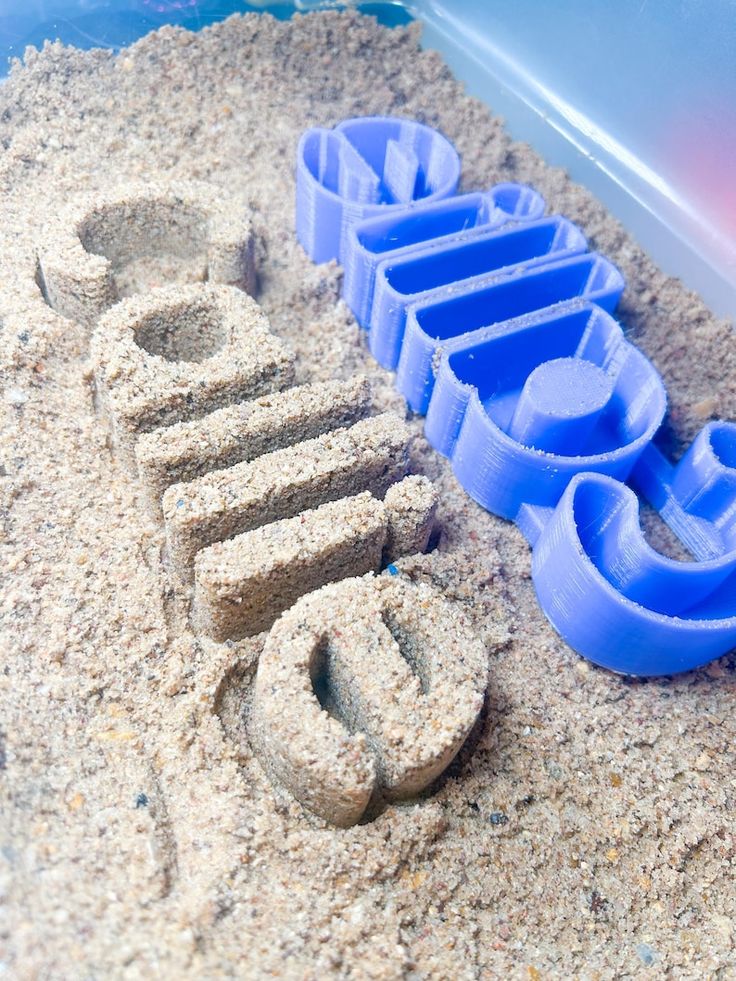 kinetic sand sensory bin