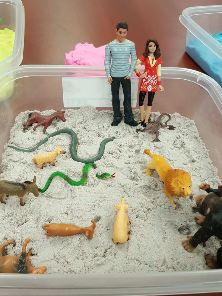 kinetic sand sensory bin